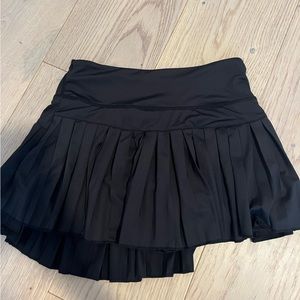 Gold Hinge pleated skirt- size: small, color:black